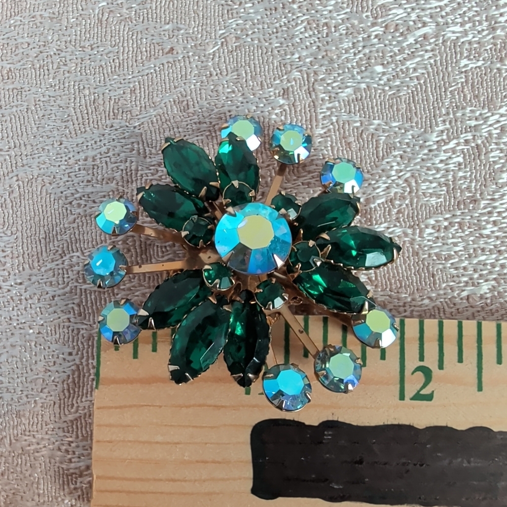 Elegant Green Crystal Brooch and Earring Set - Picture 8 of 9